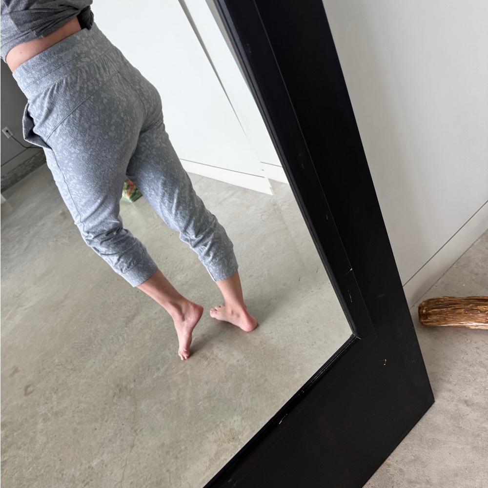 Gray Patterned Jogger Drawstring Pants 4 Guc - image 2